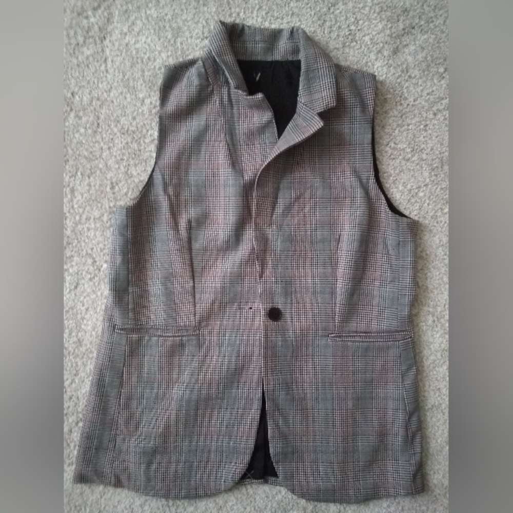 Vest - Picture 1 of 3